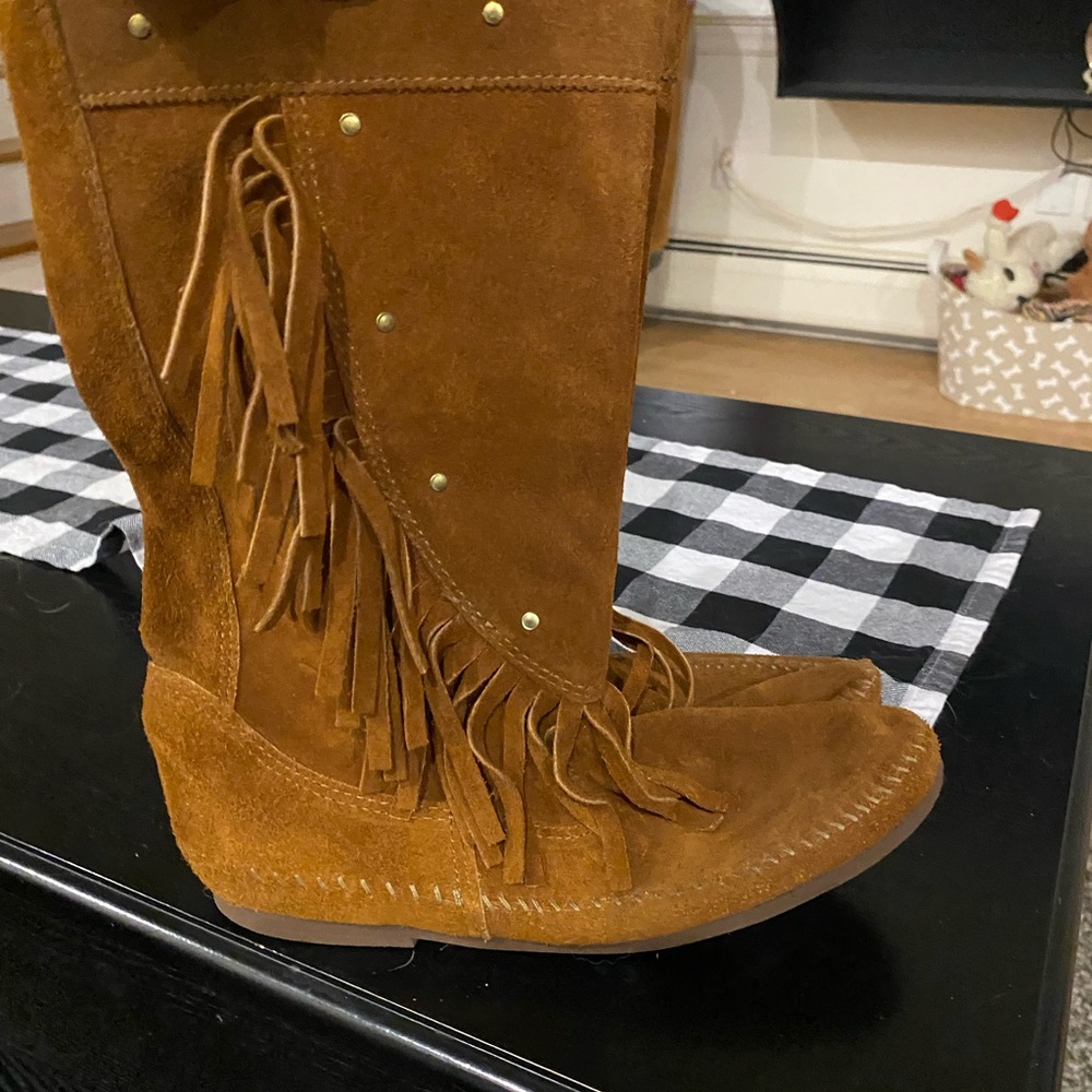 Minnetonka size 9